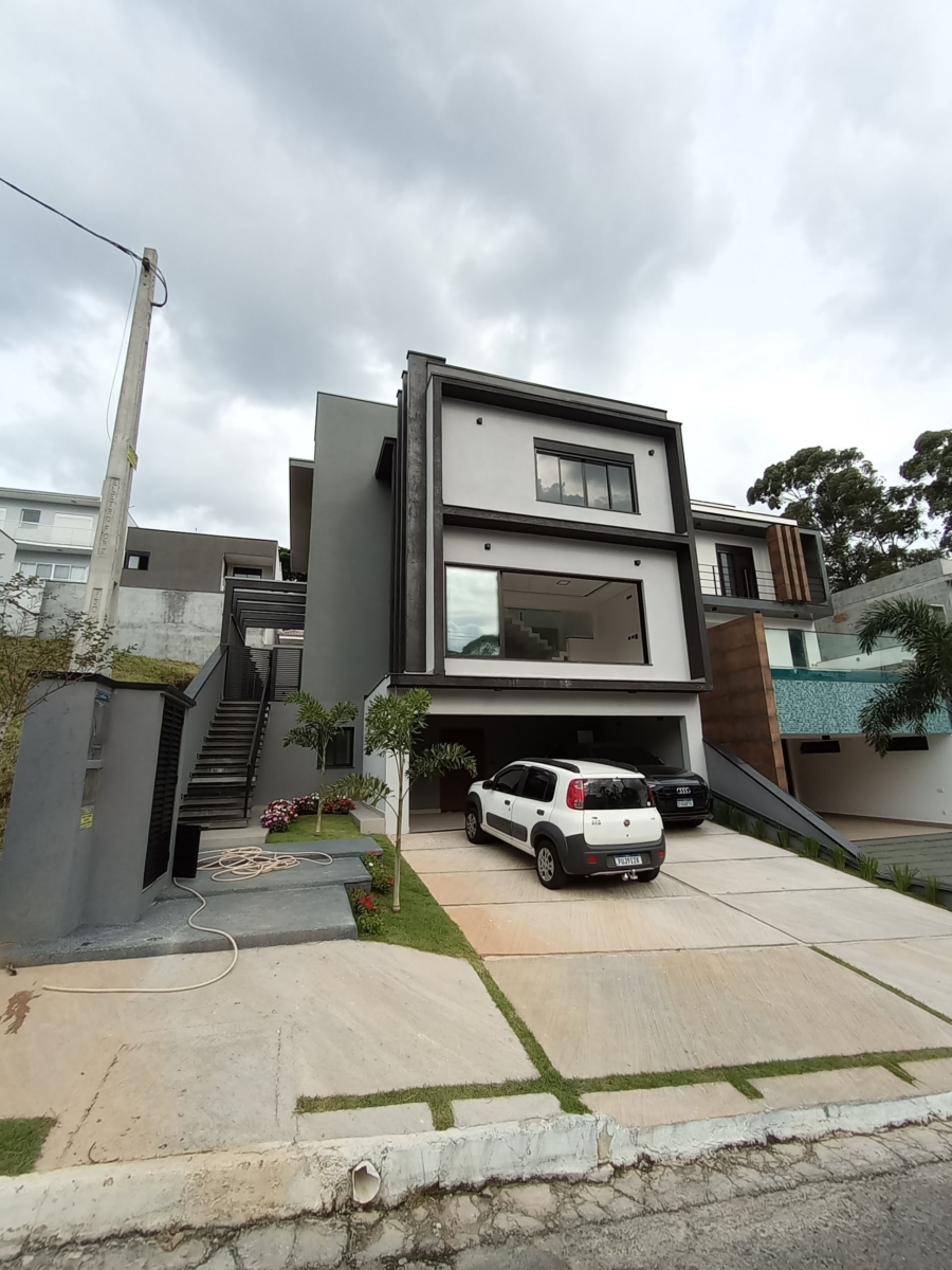 Casa Alto Padrão com 3 Suítes e Piscina – 240m² em Condomínio - Imagem 29