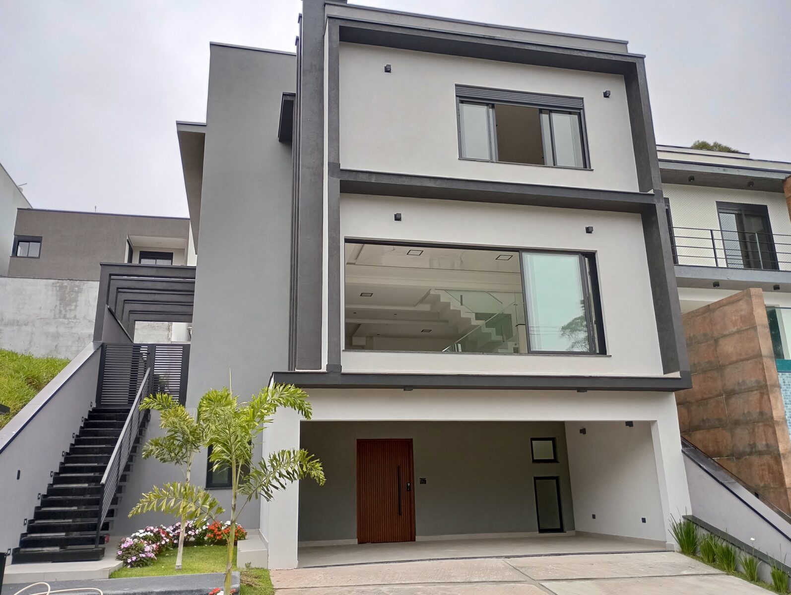Casa Alto Padrão com 3 Suítes e Piscina – 240m² em Condomínio - Imagem 9