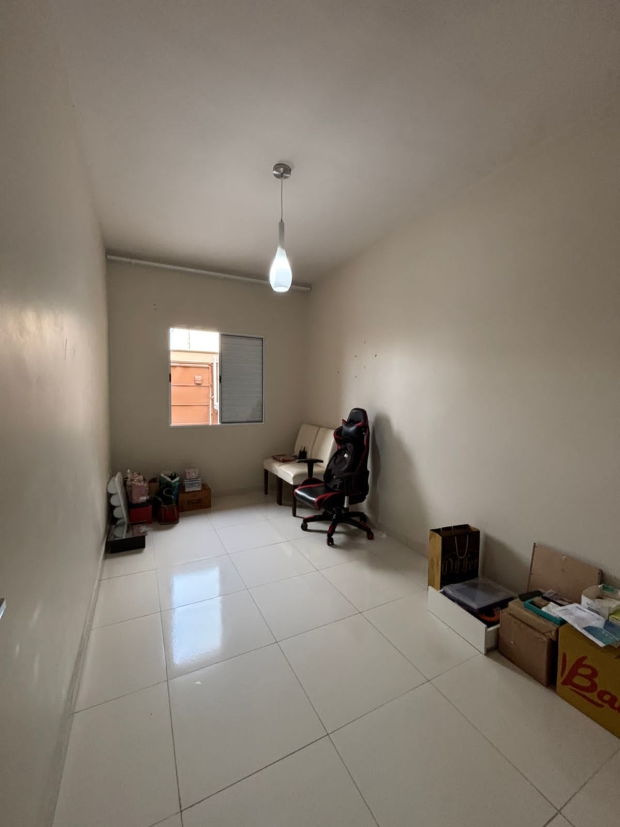 Casa com 3 Dormitórios, Suíte, Quintal e 2 Vagas - Imagem 12