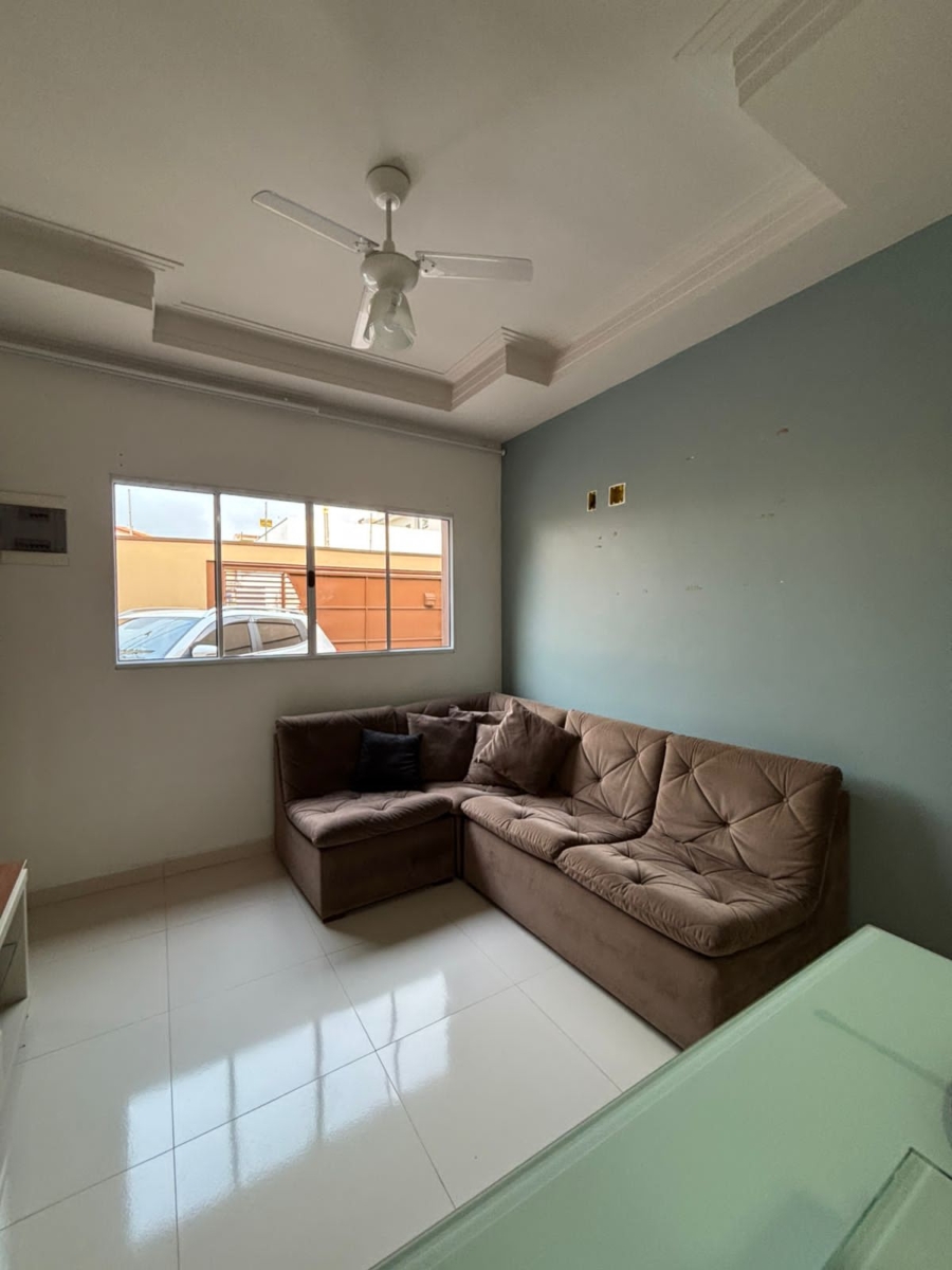 Casa com 3 Dormitórios, Suíte, Quintal e 2 Vagas - Imagem 13