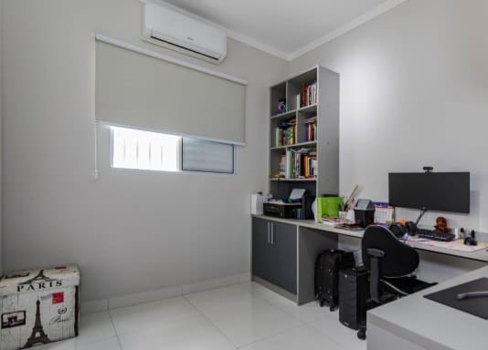Casa Térrea com Quintal Amplo e Suíte – 199m² de Terreno! - Imagem 10 Casa Térrea com Quintal Amplo e Suíte – 199m² de Terreno! - Imagem 10
