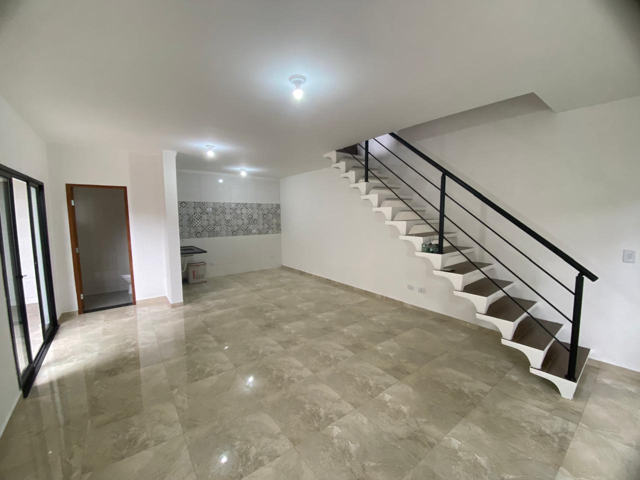 Casa com 2 suítes e quintal privativo no Botujuru