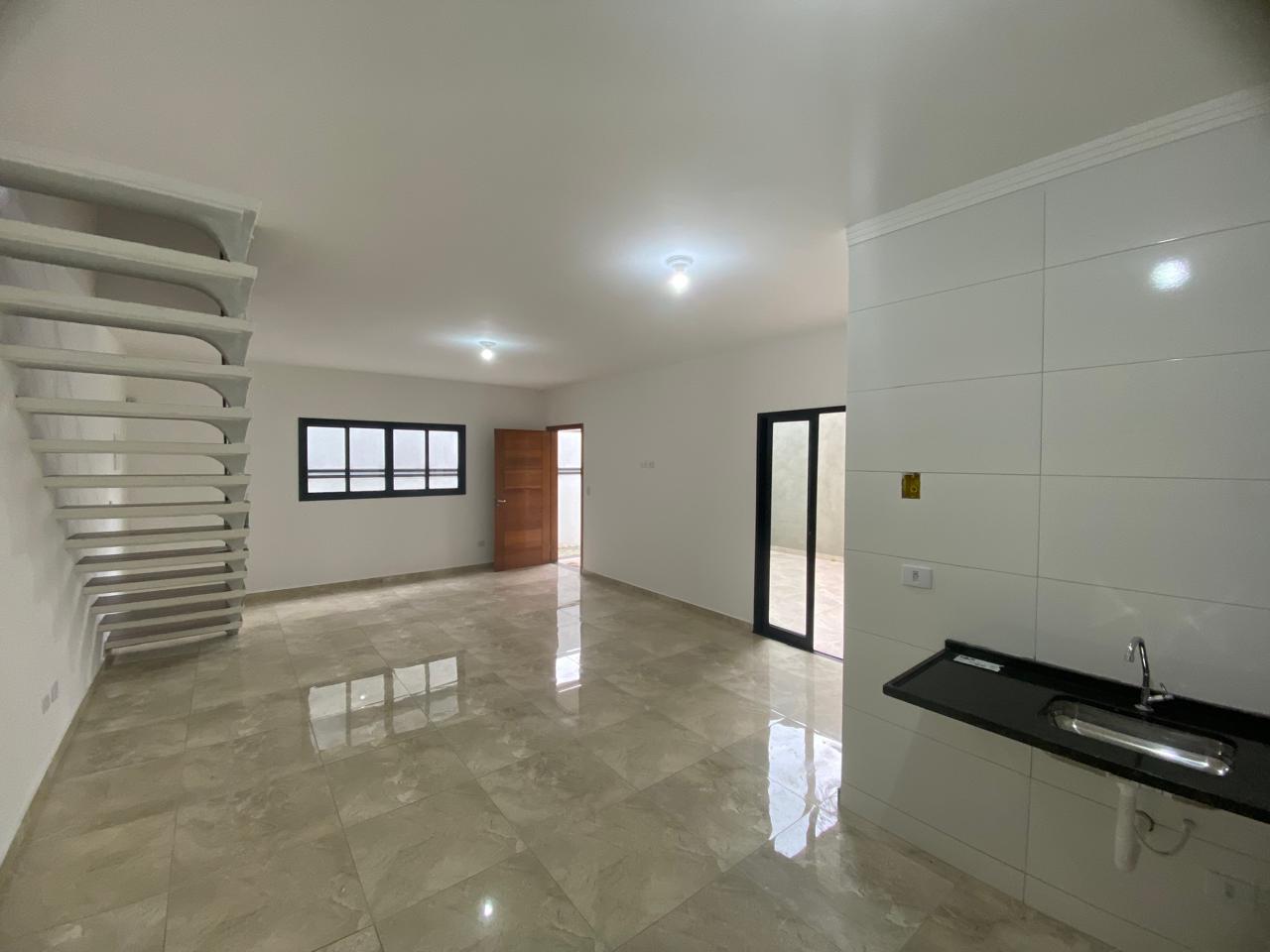 Casa com 2 suítes e quintal privativo no Botujuru