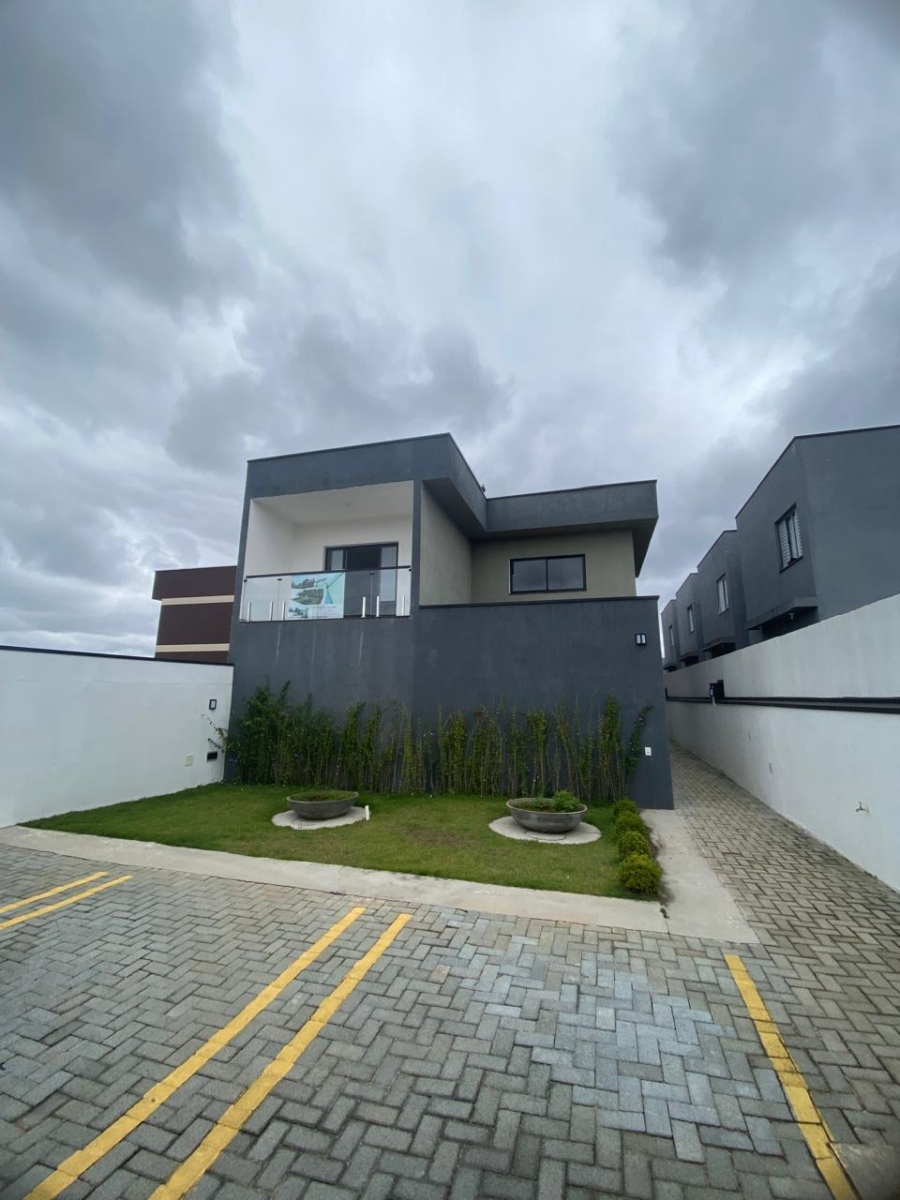 Casa com 2 suítes e quintal privativo no Botujuru