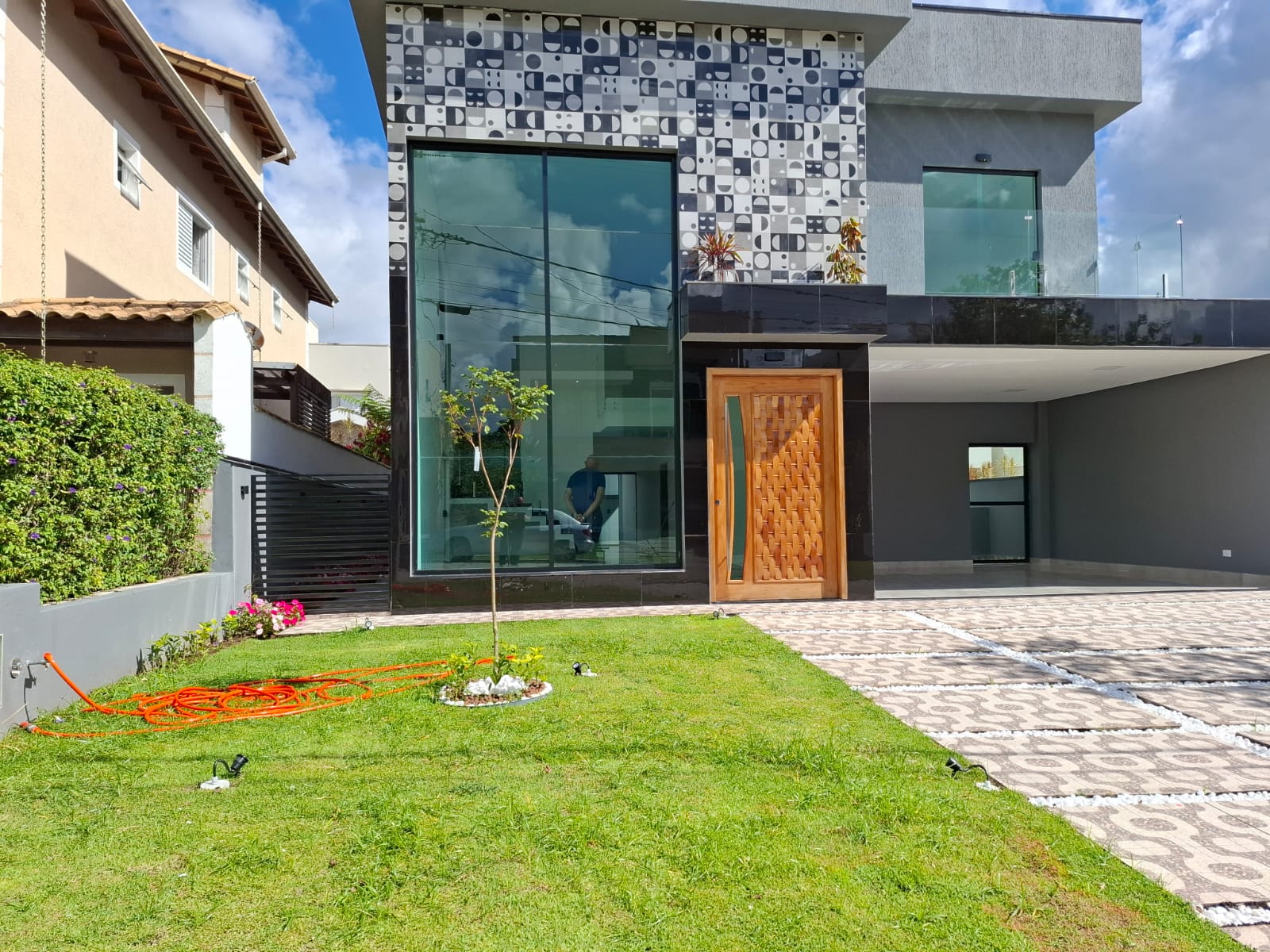 Condomínio Veredas – 319m², 3 suítes, 2 escritórios e gourmet por R$1.950.000!