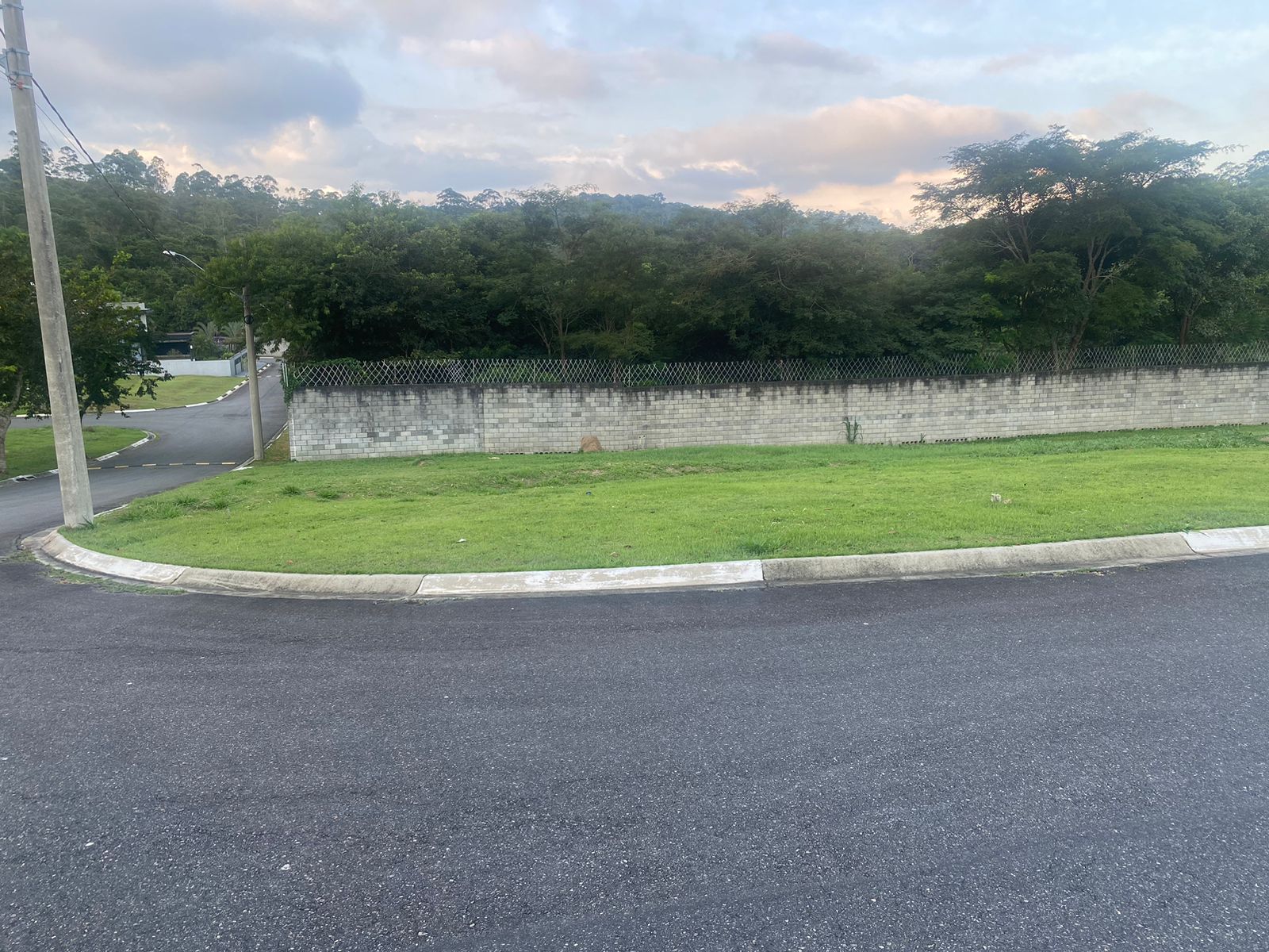 Terreno Veneza – 416m² plano por R$380 mil! Pronto para construir!