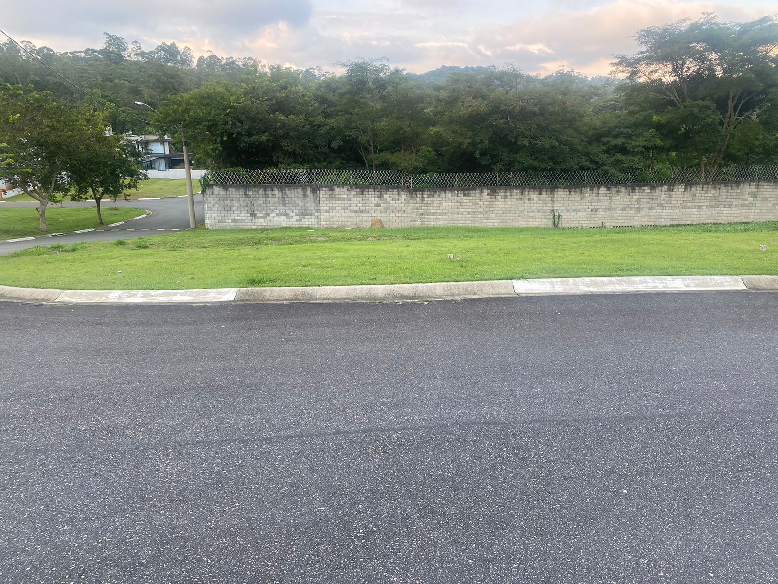 Terreno Veneza – 416m² plano por R$380 mil! Pronto para construir!