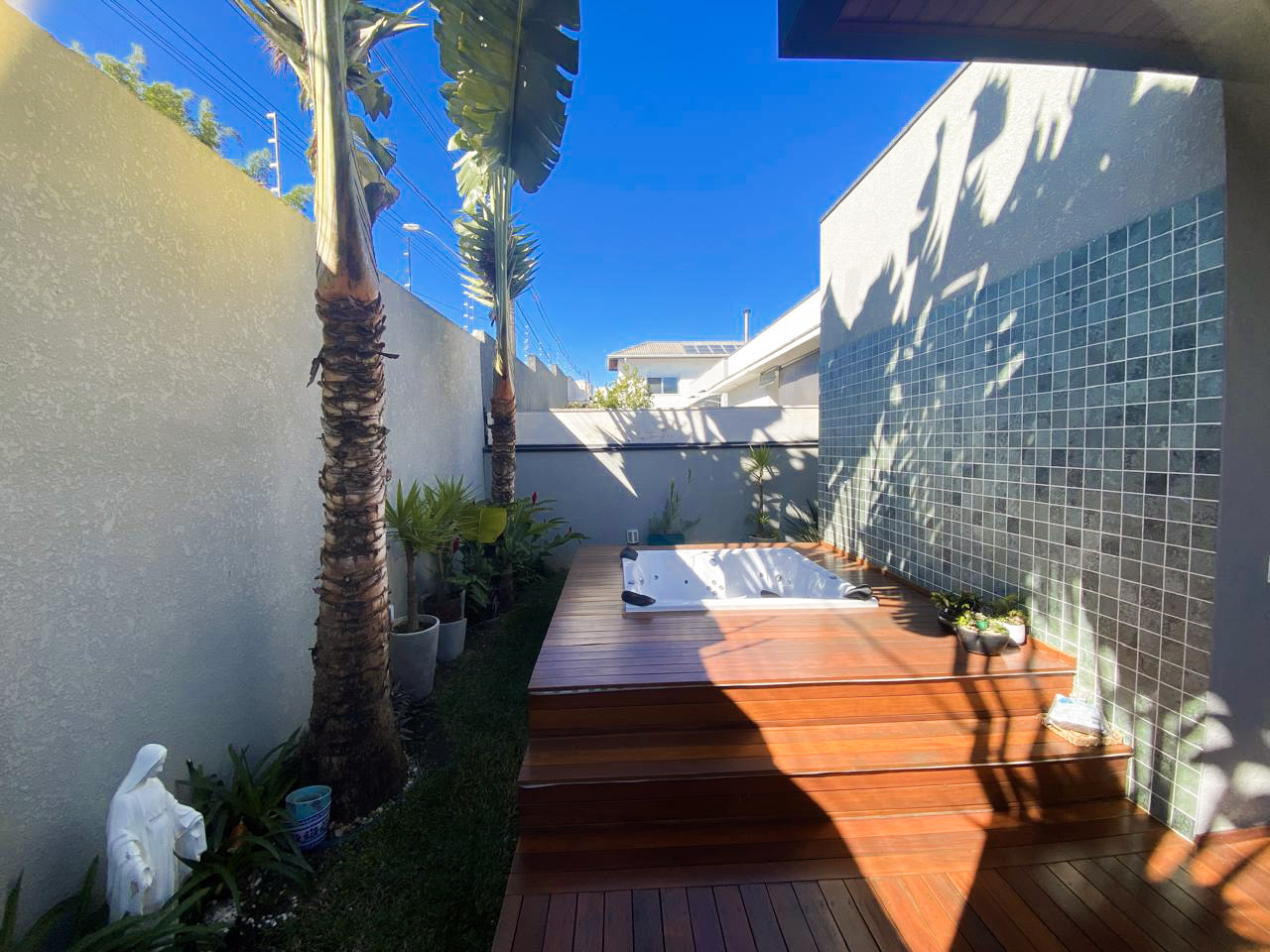 Casa térrea no Veredas com 3 dorms, suíte, churrasqueira, ofurô e deck - Imagem 11