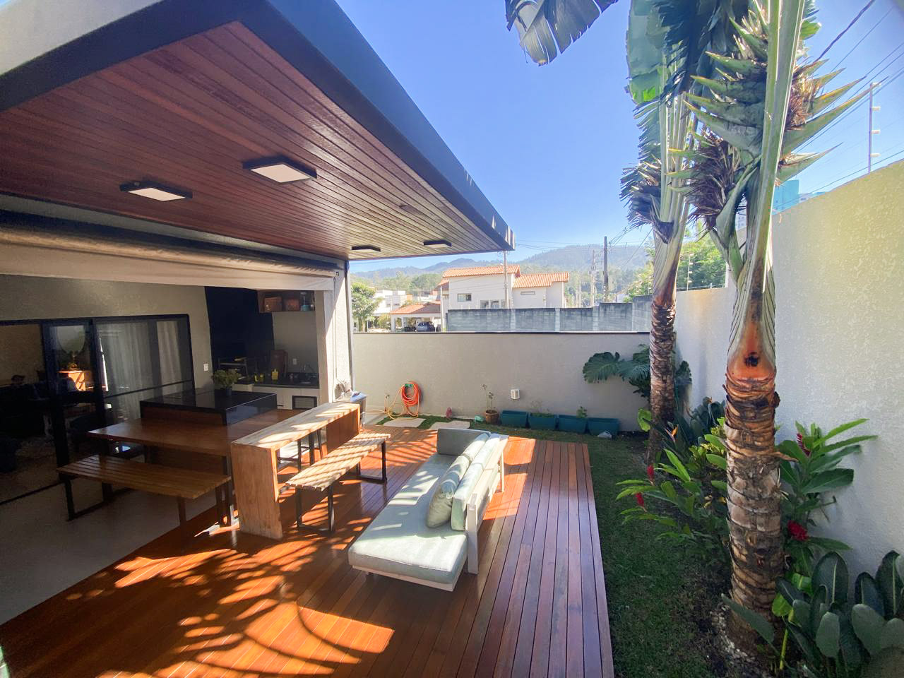 Casa térrea no Veredas com 3 dorms, suíte, churrasqueira, ofurô e deck - Imagem 12