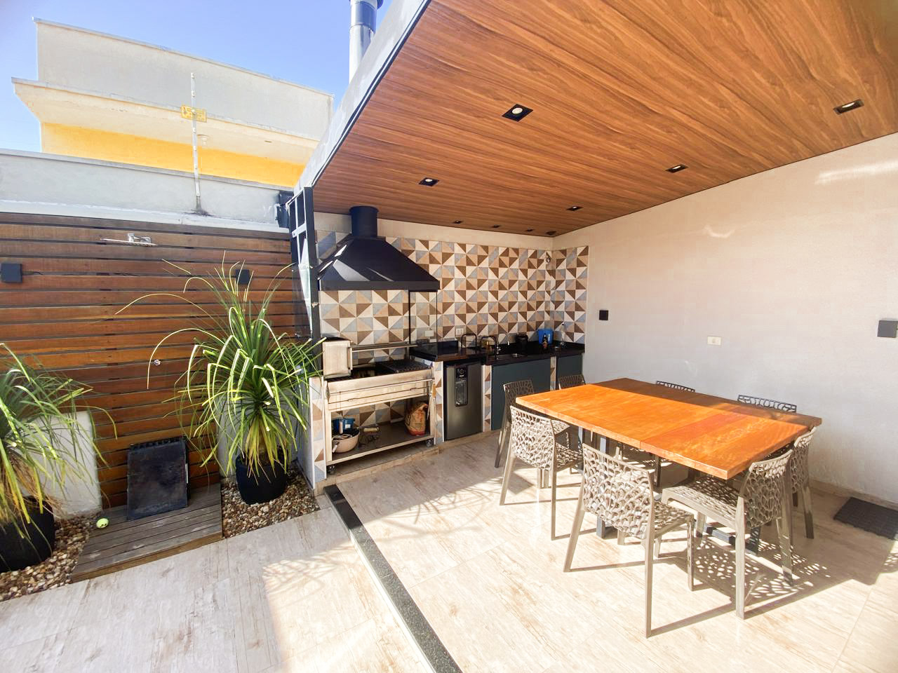 Casa com 3 Dorms, Suíte com Closet, Área Gourmet e 3 Vagas – Villa Di César