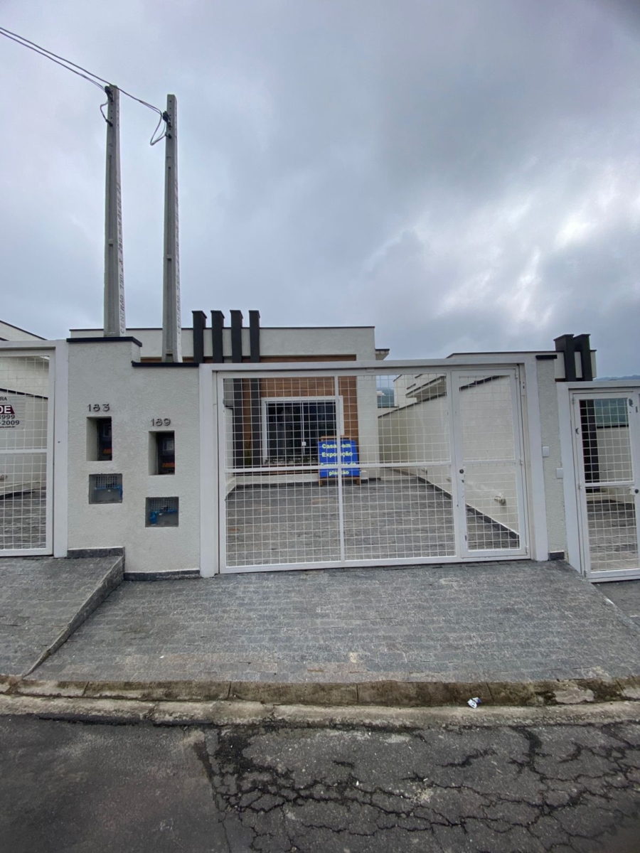 120m², 3 dormitórios (1 suíte) e quintal com churrasqueira – Botujuru