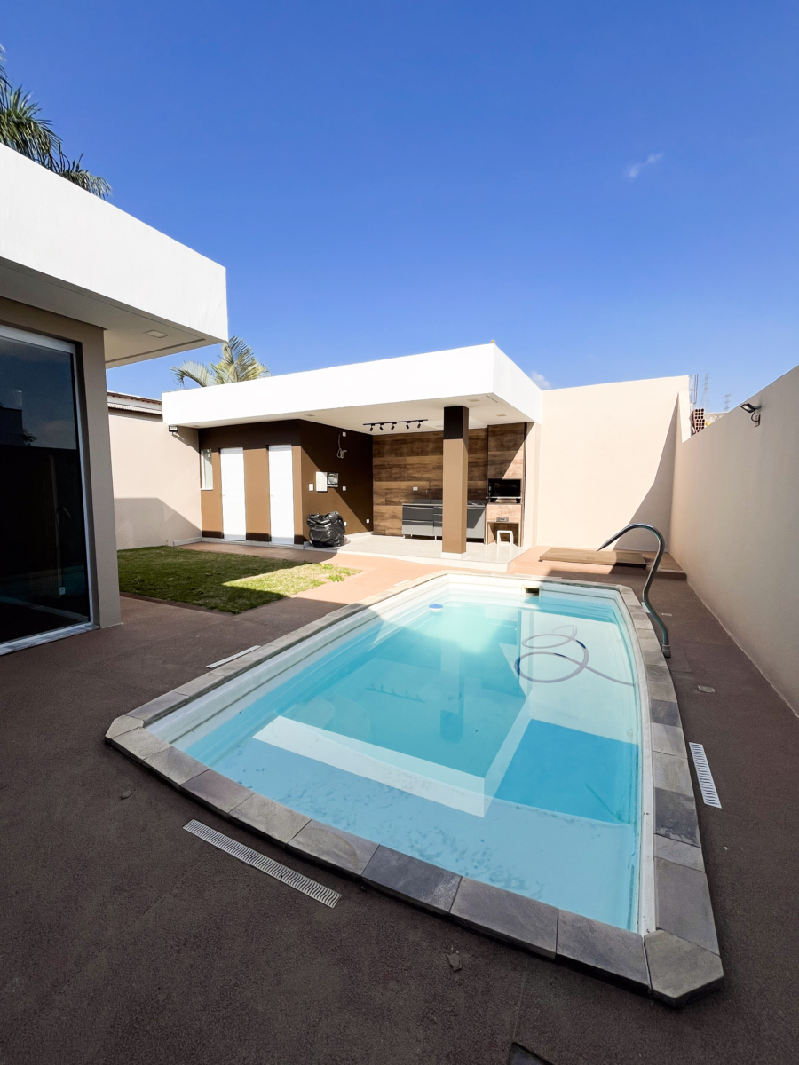 Casa térrea com suíte, closet, área gourmet e piscina – Condomínio Veneza - Imagem 9