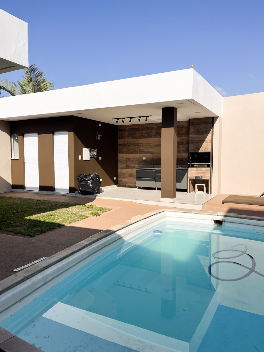 Casa térrea com suíte, closet, área gourmet e piscina – Condomínio Veneza - Imagem 10