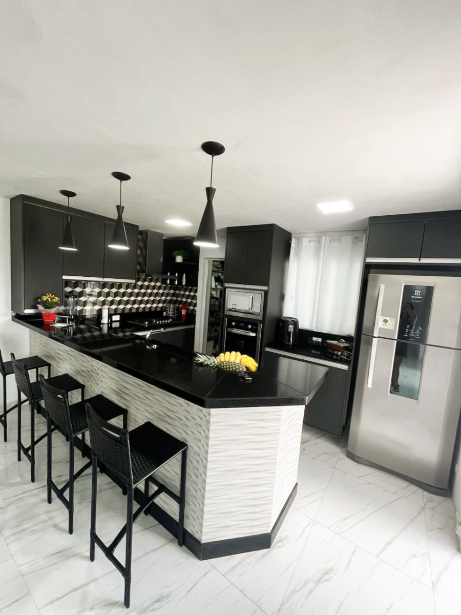 Casa de esquina com 3 dormitórios, varanda gourmet e salão comercial versátil - Imagem 11