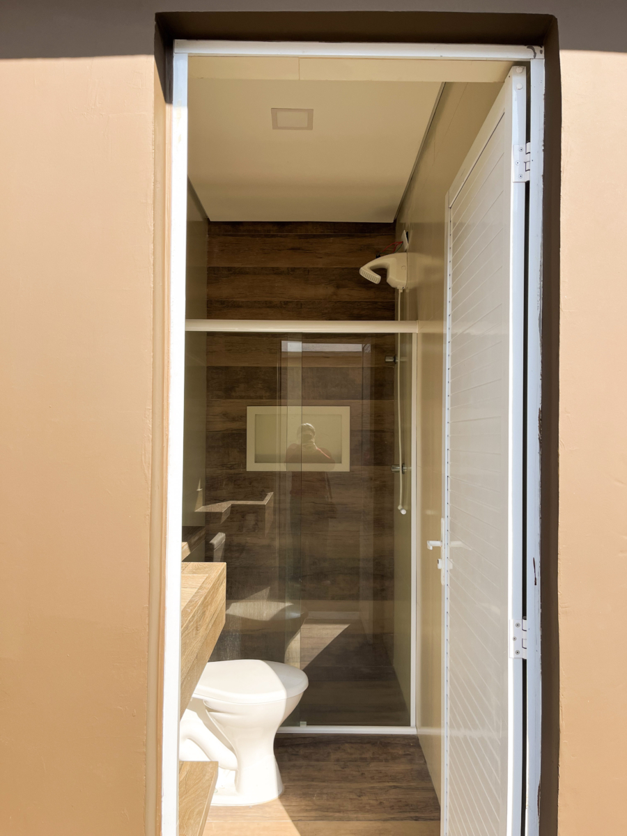 Casa térrea com suíte, closet, área gourmet e piscina – Condomínio Veneza - Imagem 13