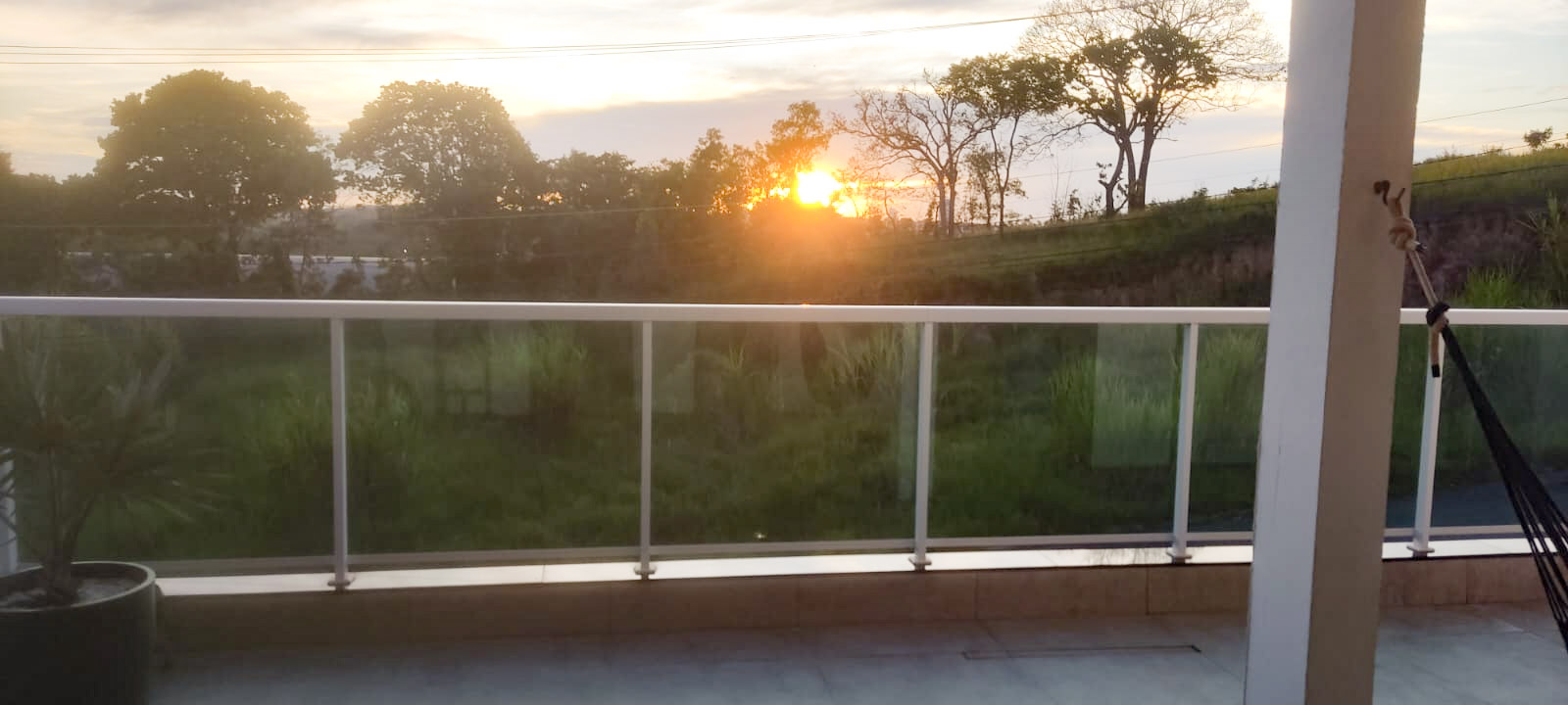 Casa de esquina com 3 dormitórios, varanda gourmet e salão comercial versátil - Imagem 17