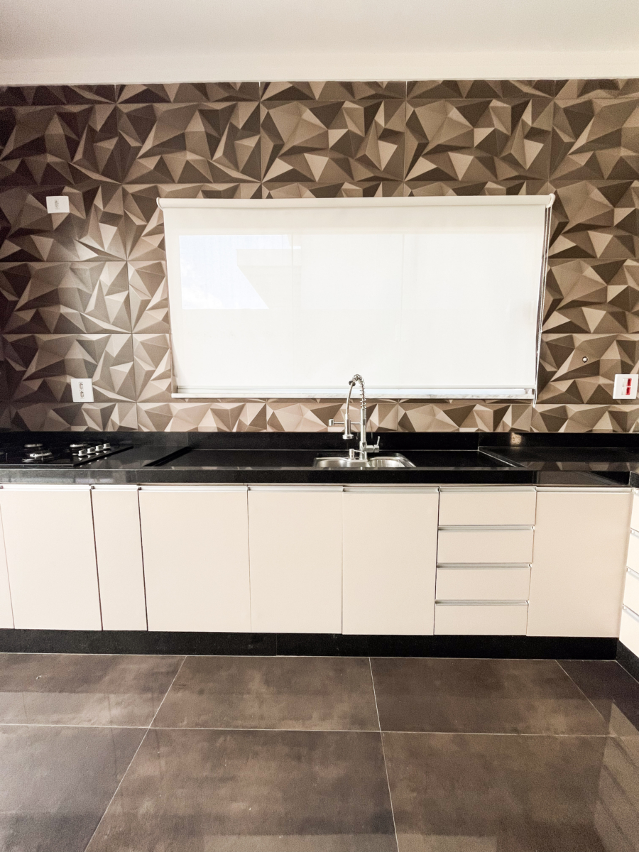 Casa térrea com suíte, closet, área gourmet e piscina – Condomínio Veneza - Imagem 18