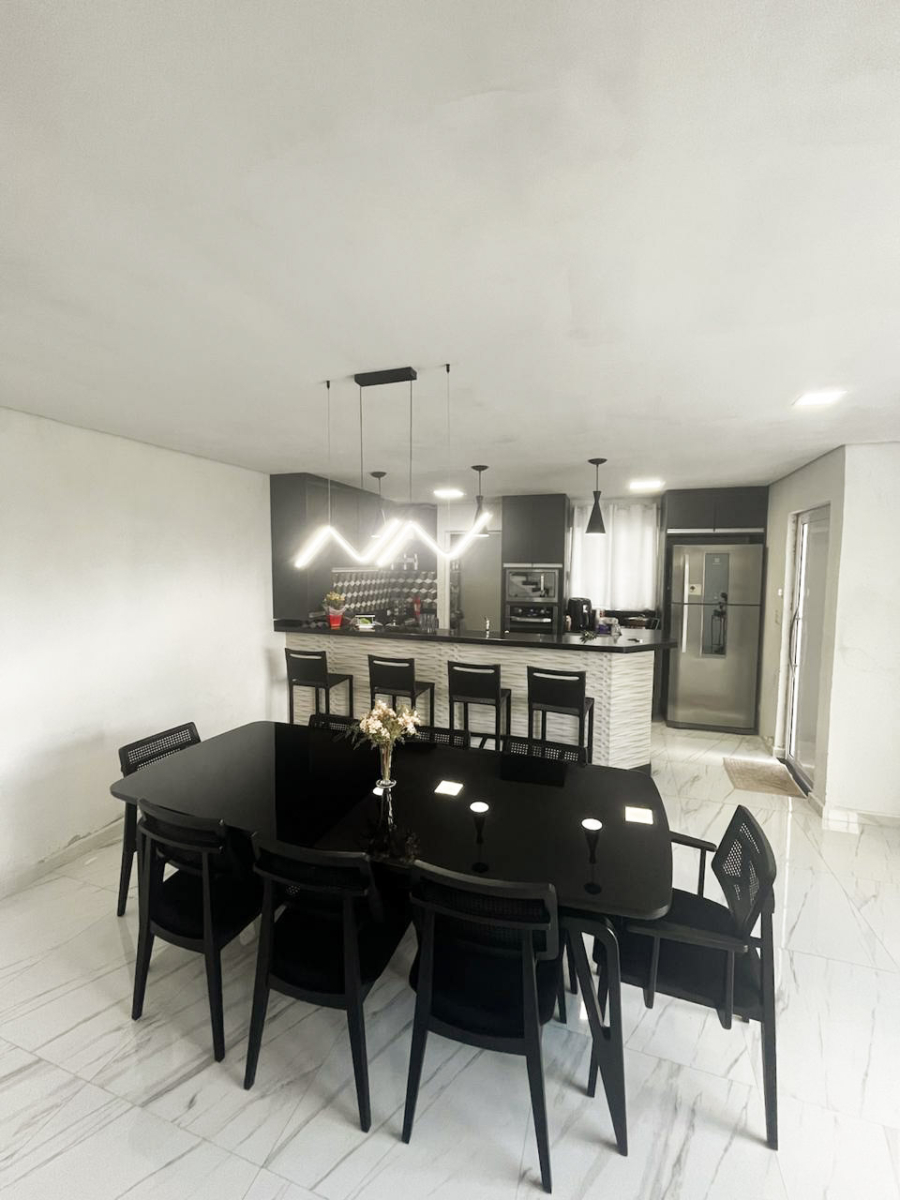 Casa de esquina com 3 dormitórios, varanda gourmet e salão comercial versátil