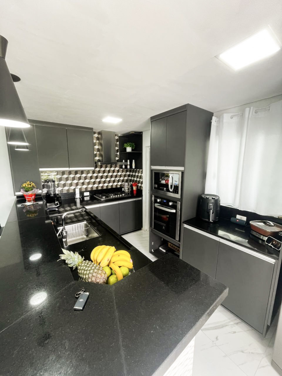 Casa de esquina com 3 dormitórios, varanda gourmet e salão comercial versátil - Imagem 8