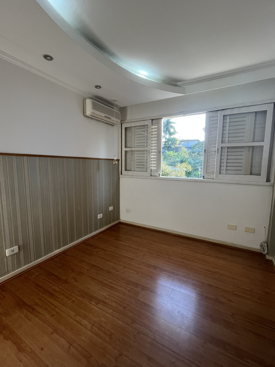 Casa com 4 quartos, suíte master com hidromassagem e gourmet – Vila Oliveira