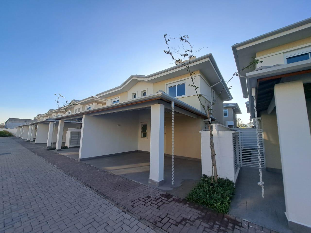 Sobrado 3 dorms com suíte, quintal e lazer completo no Reserva Ipoema