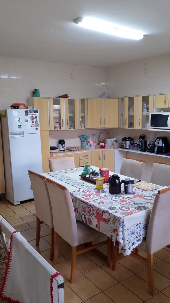 Sobrado 223m² com 3 Dormitórios, Suíte e Garagem 7 Carros – Rodeio