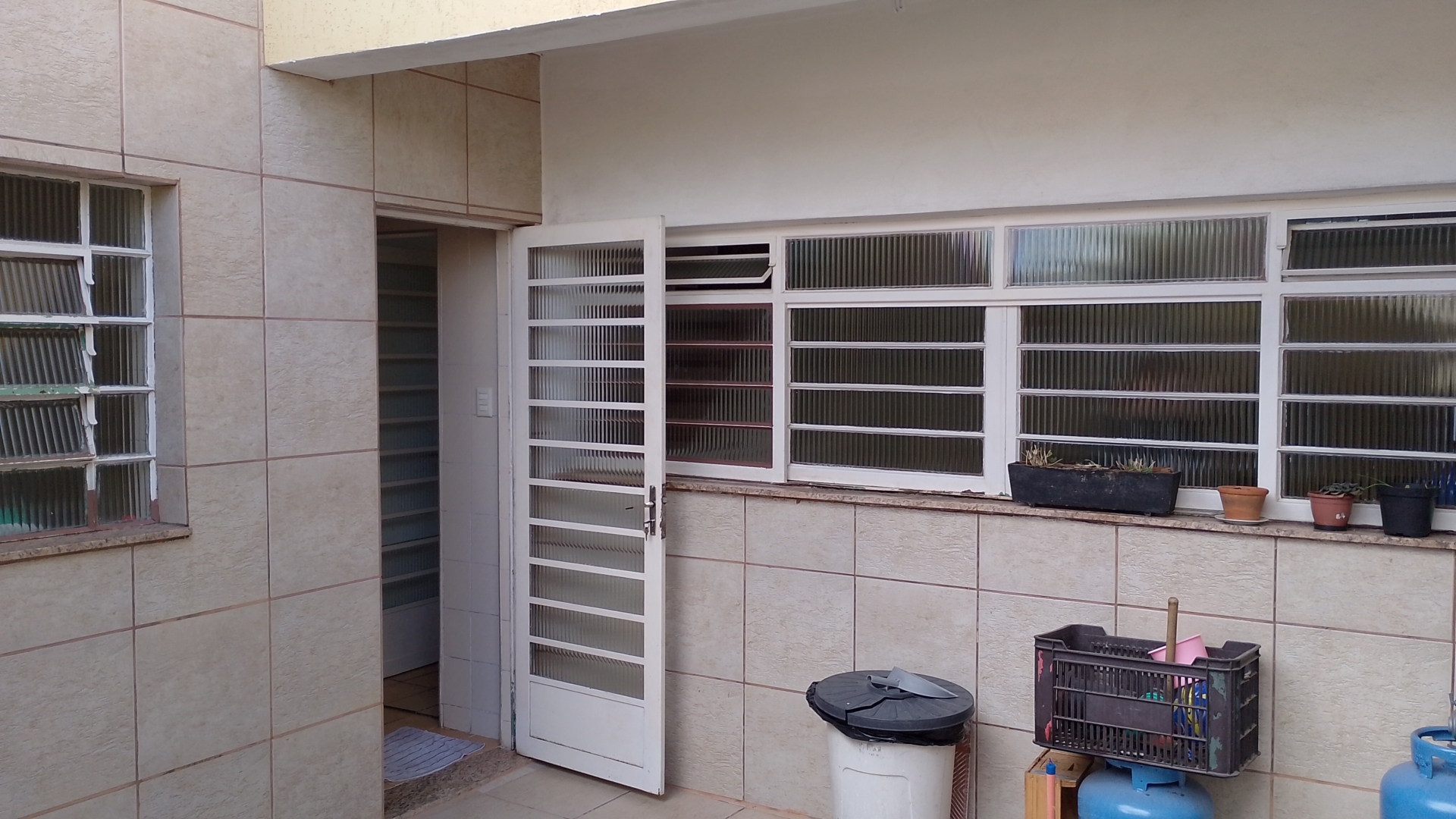 Sobrado 223m² com 3 Dormitórios, Suíte e Garagem 7 Carros – Rodeio - Imagem 16