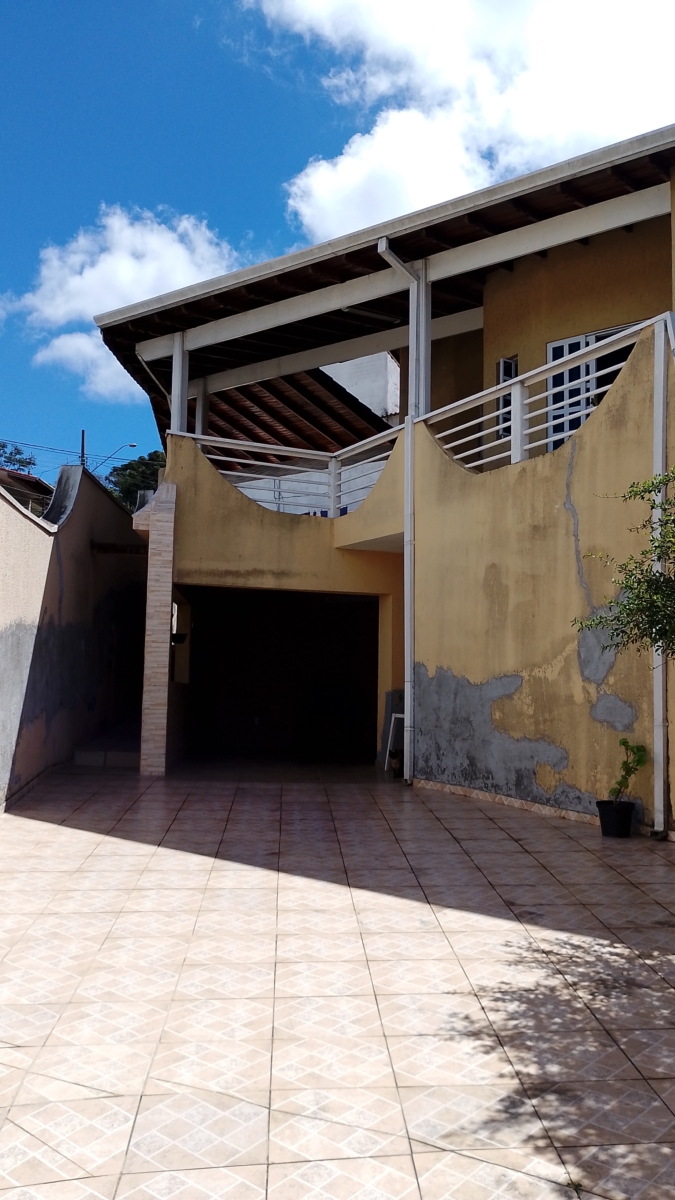 Sobrado 223m² com 3 Dormitórios, Suíte e Garagem 7 Carros – Rodeio - Imagem 6