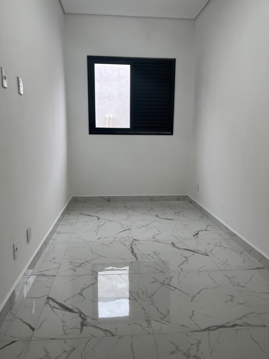 Casa 3 dormitórios com suíte, quintal e sacada – Cezar de Souza