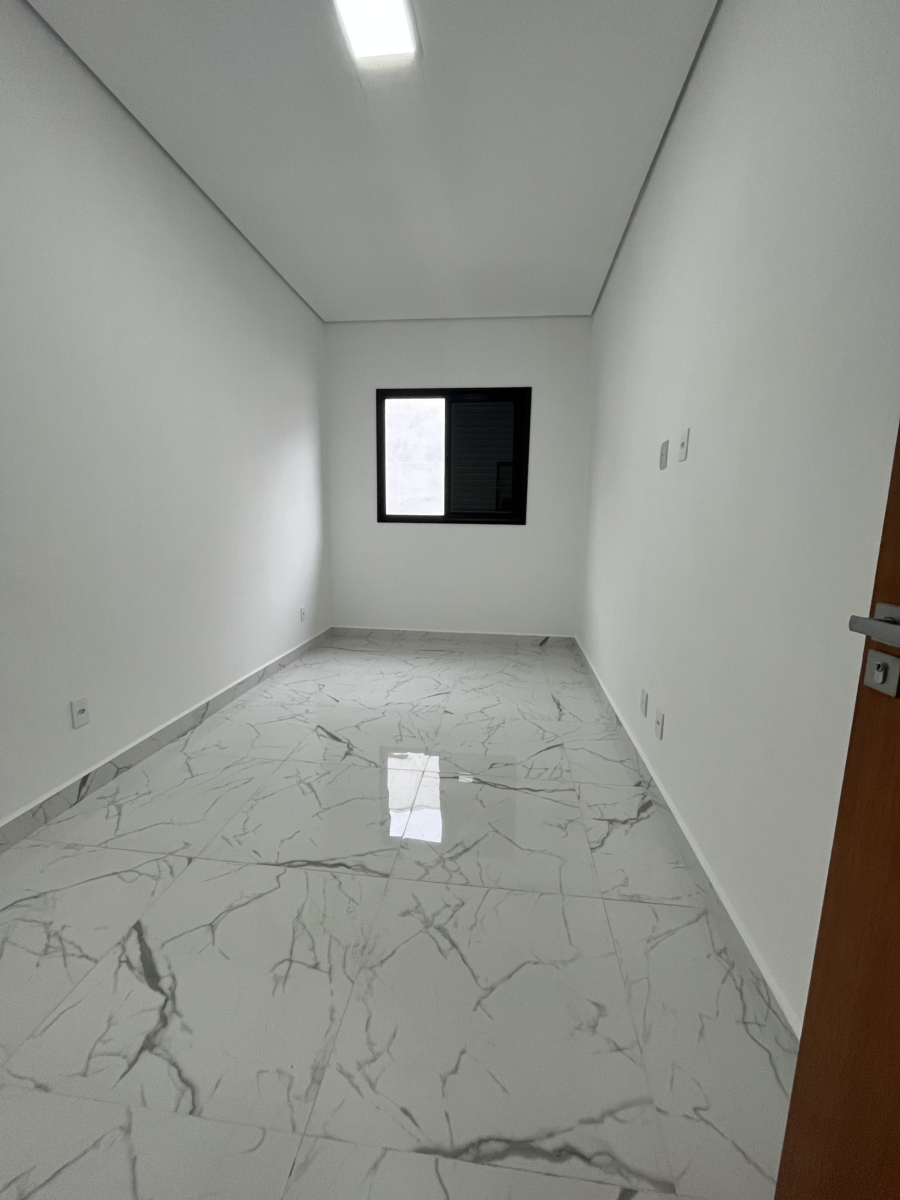 Casa 3 dormitórios com suíte, quintal e sacada – Cezar de Souza