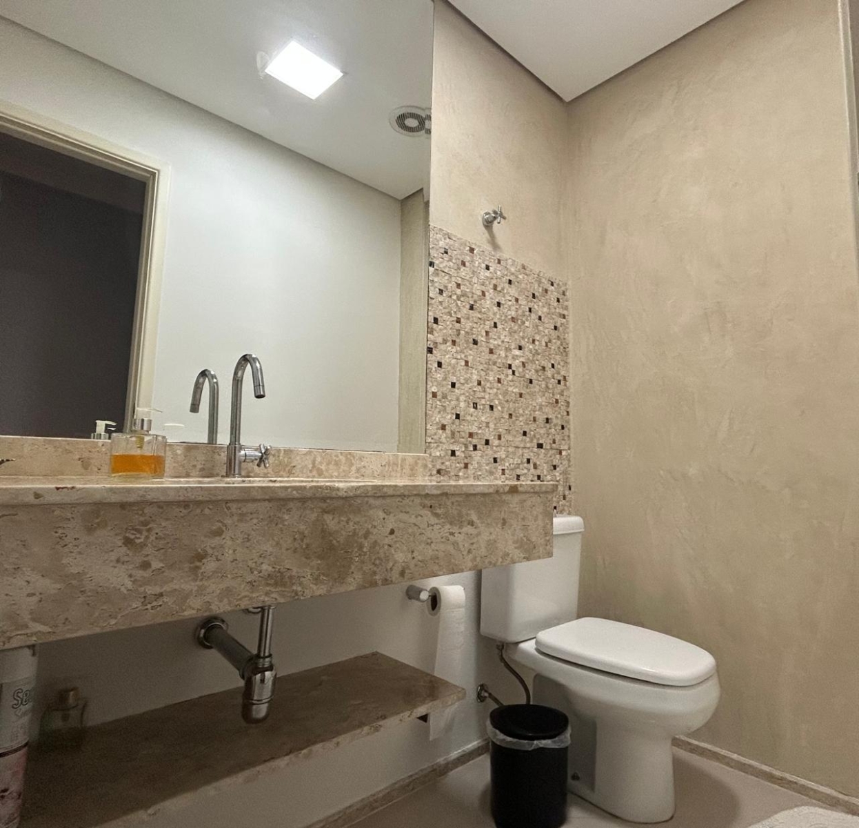 Apartamento com 4 Dormitórios (3 Suítes) e Escritório – Home Club Itapety