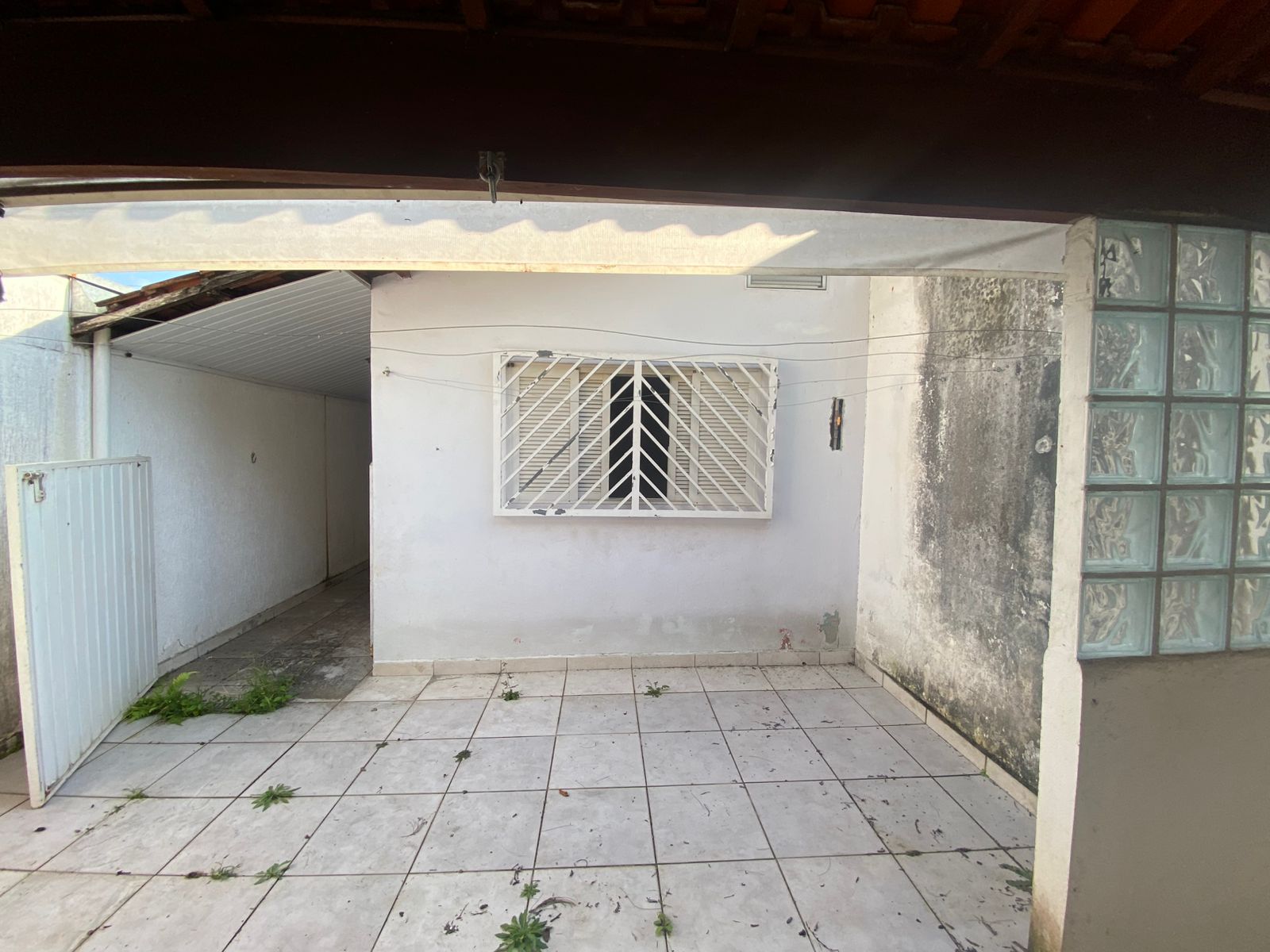 Casa térrea 49m² com 2 dorms, quintal e 2 vagas cobertas – Cézar de Souza