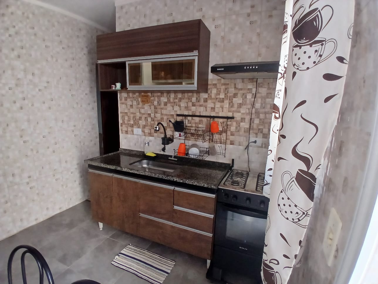 Casa térrea com 2 dormitórios, quintal privativo e vaga – Villagio Acácias Botujuru