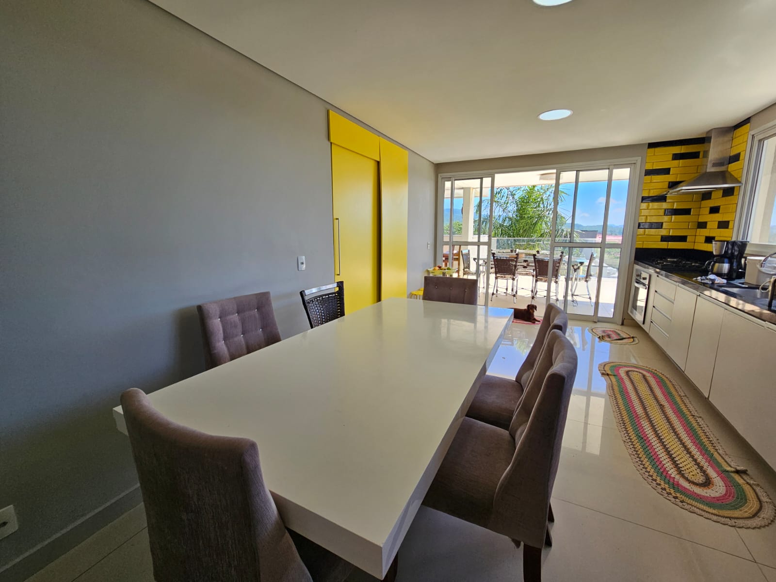 Casa com 3 suítes, área gourmet, lareira e jacuzzi exclusiva – Bella Città