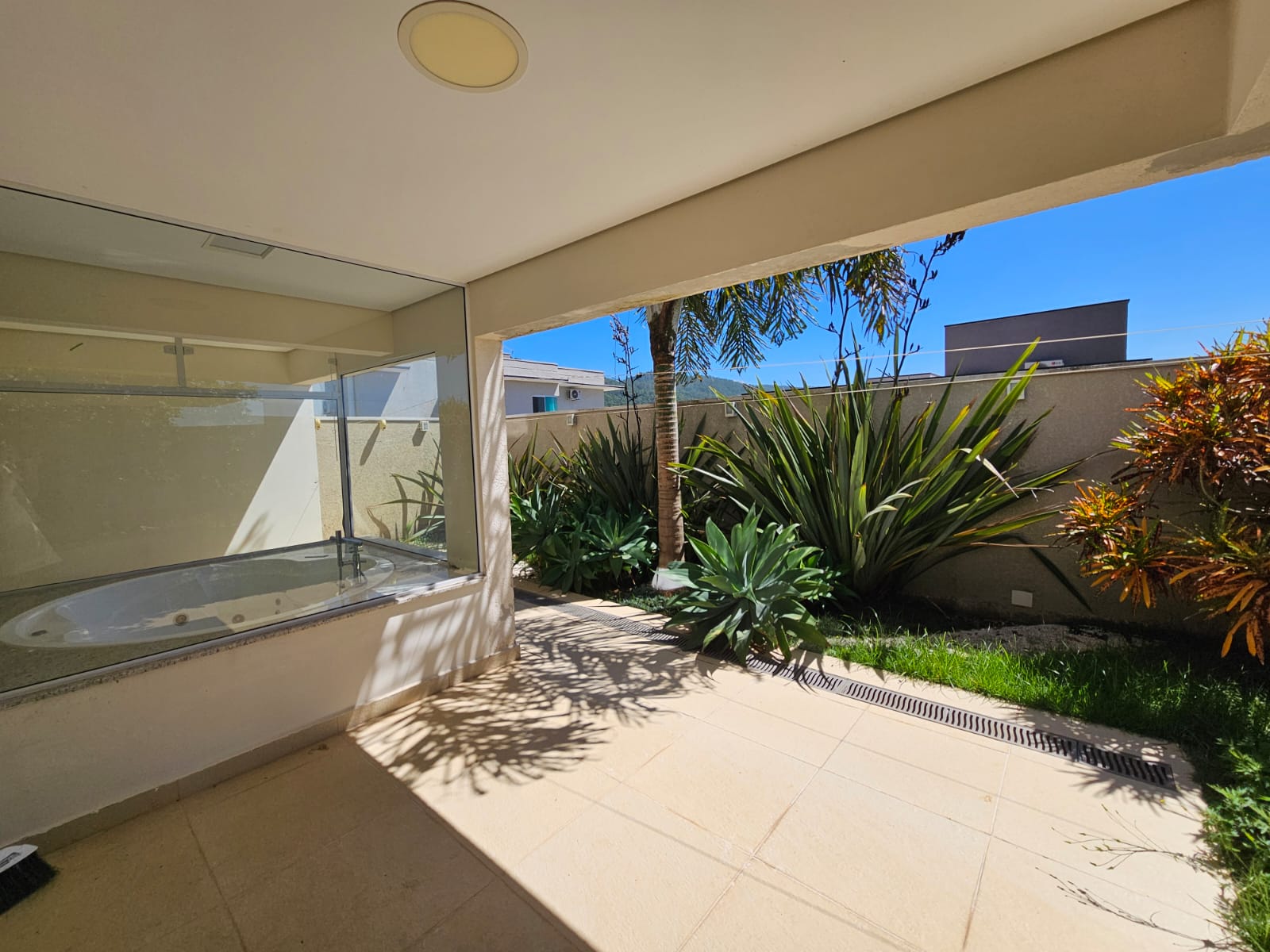 Casa com 3 suítes, área gourmet, lareira e jacuzzi exclusiva – Bella Città - Imagem 17