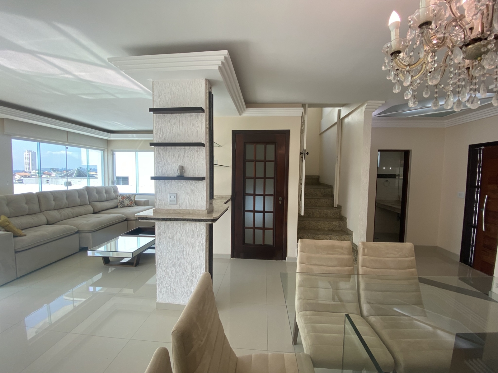 Sobrado com 3 dormitórios, piscina e área gourmet – Vila Oliveira