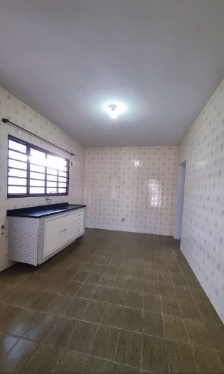 Casa térrea com 2 quartos, 2 vagas e terreno amplo – Cezar de Souza - Imagem 7