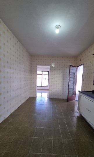 Casa térrea com 2 quartos, 2 vagas e terreno amplo – Cezar de Souza - Imagem 9