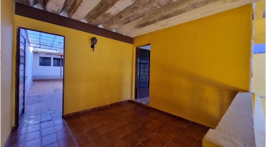 Casa térrea com 2 quartos, 2 vagas e terreno amplo – Cezar de Souza - Imagem 11