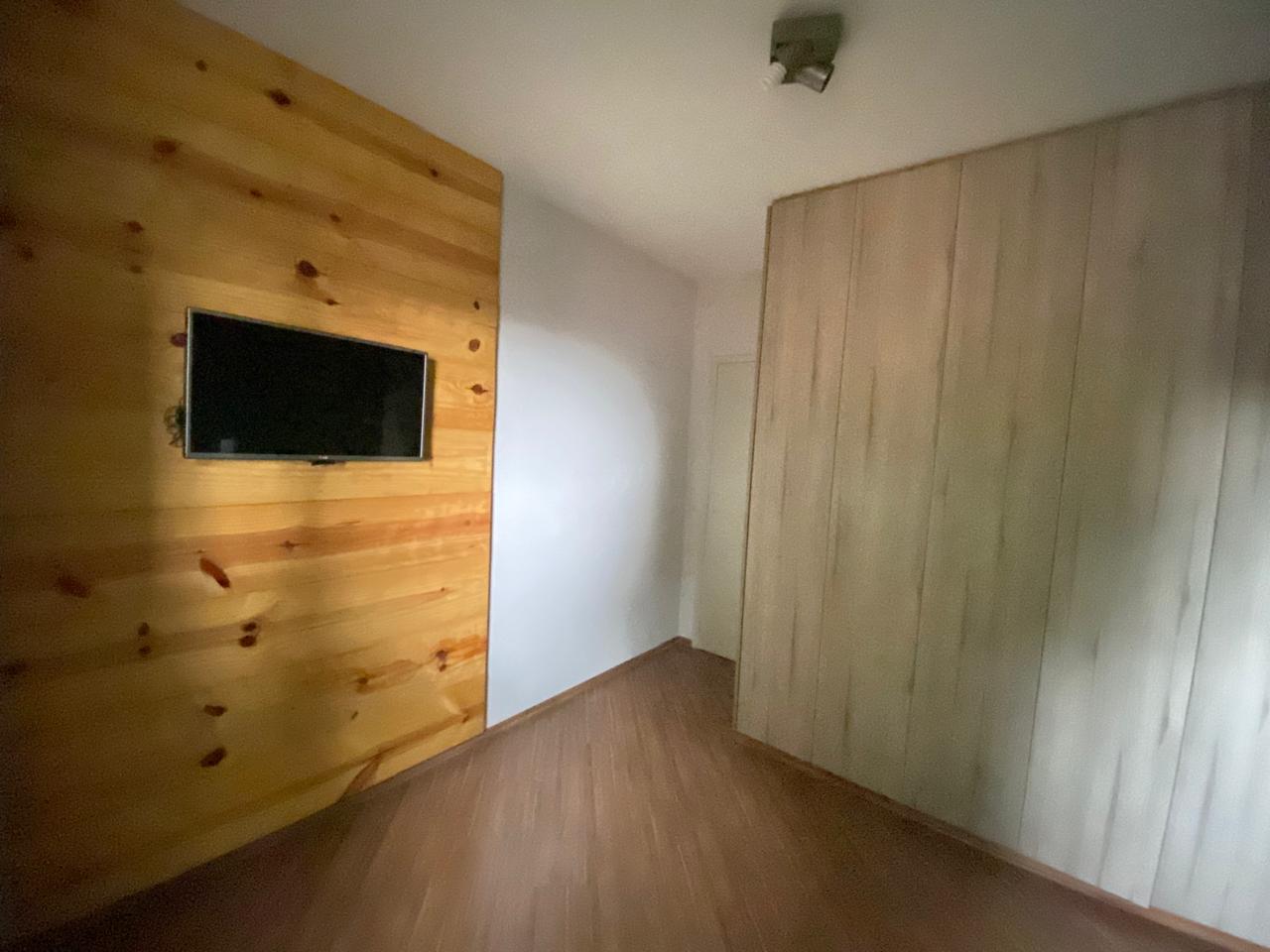 Apto térreo com 2 dorms, planejados e sacada -Vila Suíssa