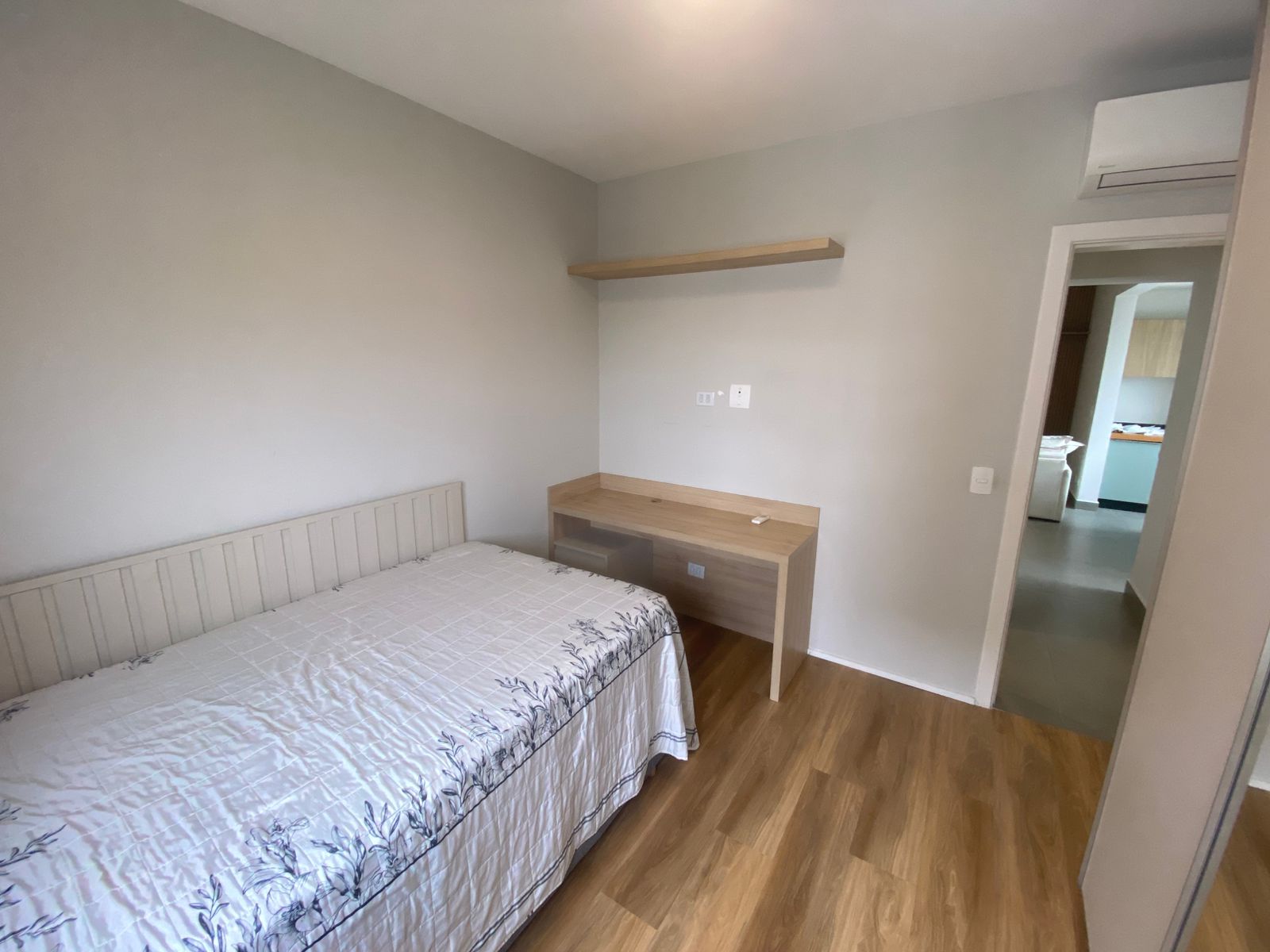 Apto com 68m², 2 dorms com suíte, porteira fechada e vista serra – Praça Habibs