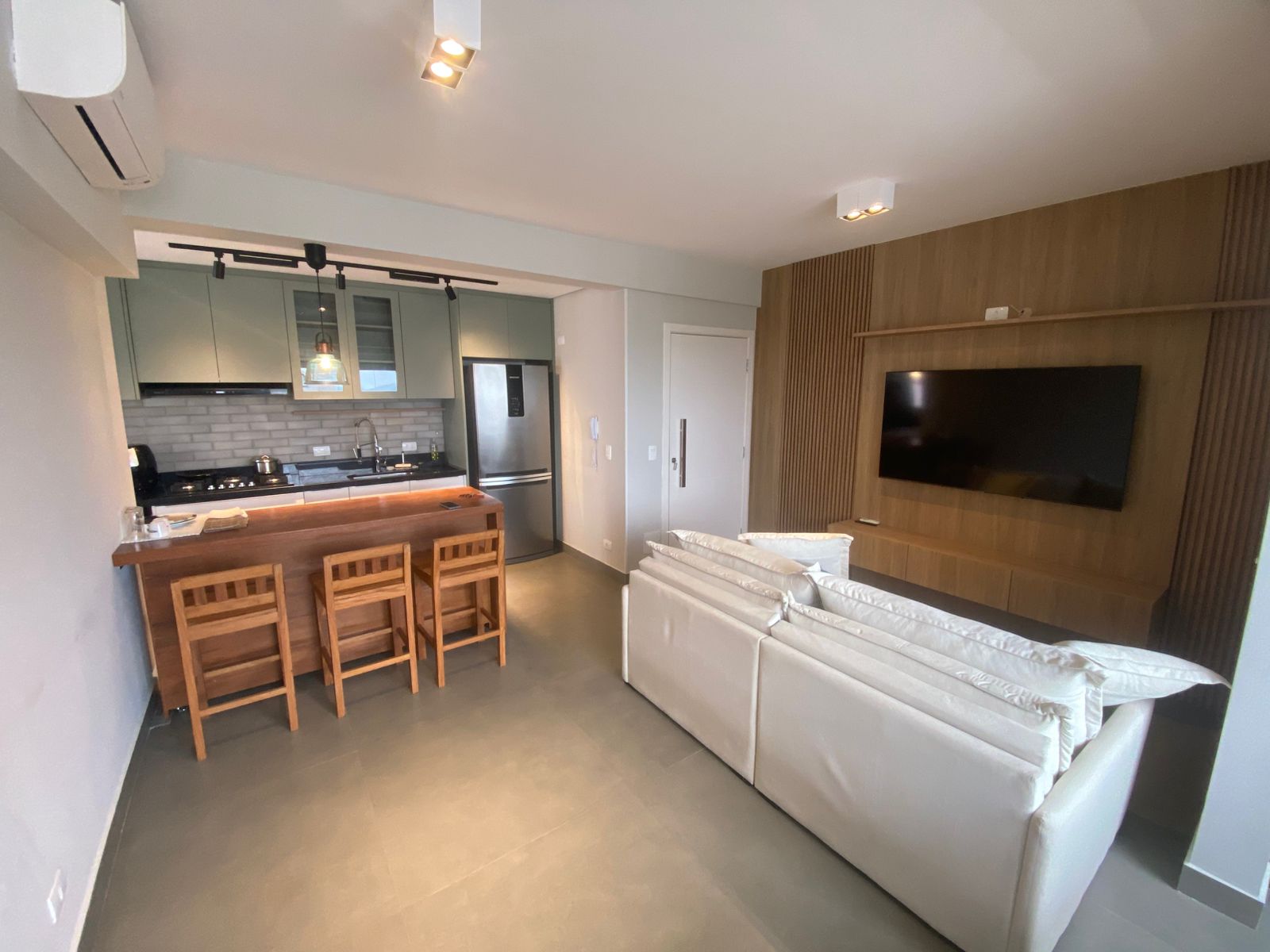 Apto com 68m², 2 dorms com suíte, porteira fechada e vista serra – Praça Habibs