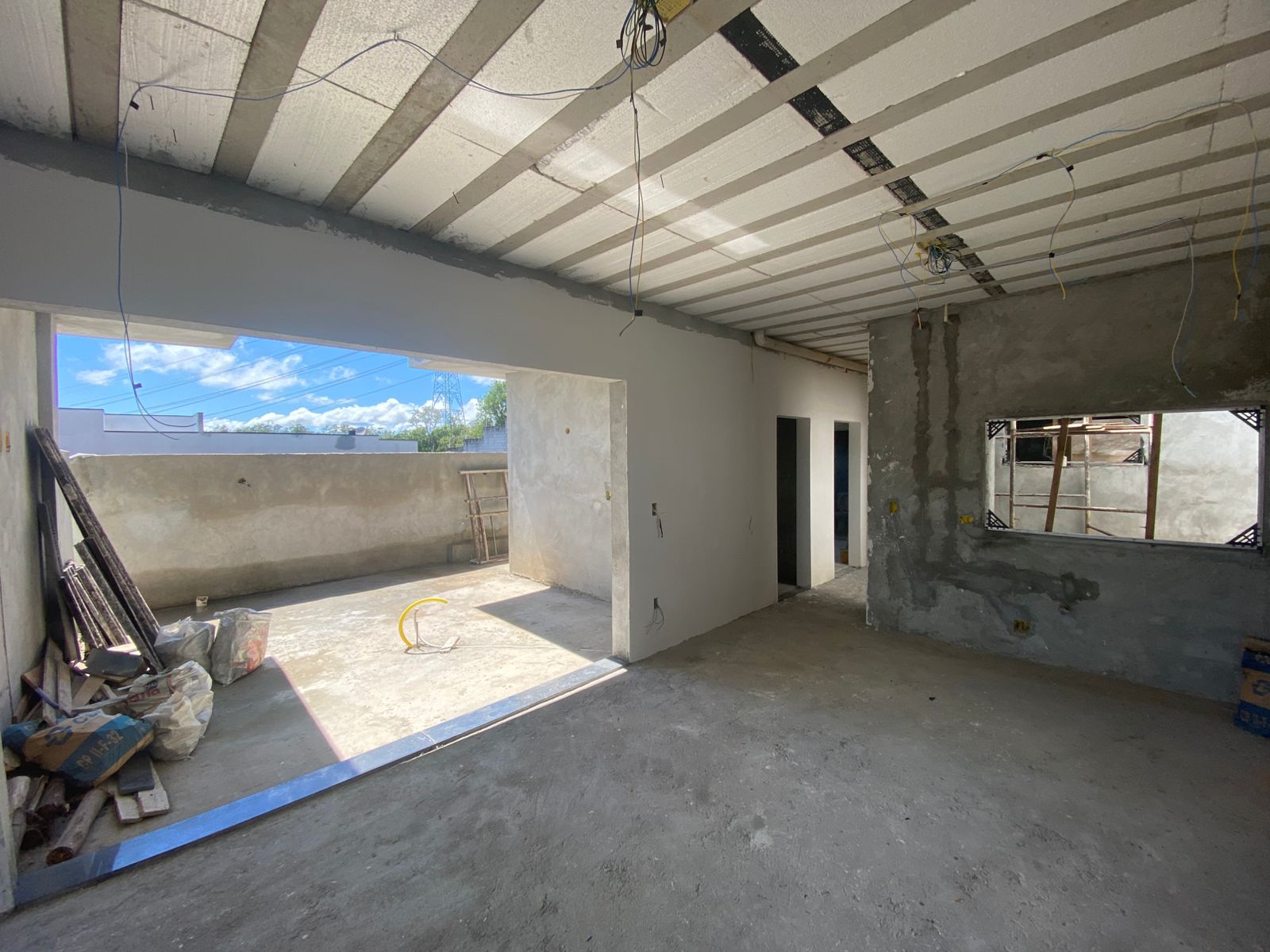 Sobrado com 3 suítes com área gourmet, terreno 300m² – Residencial Veneza