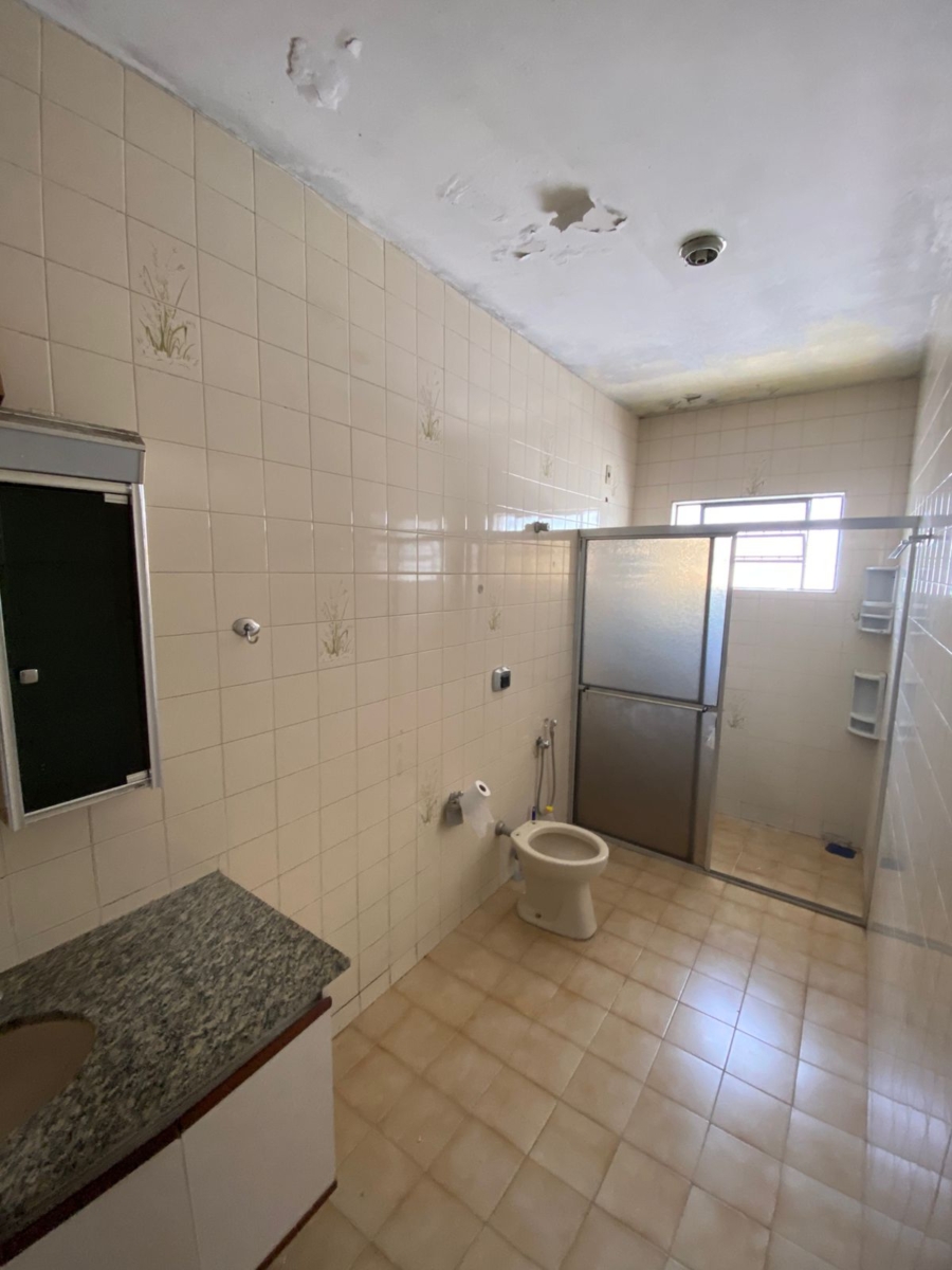 Casa com 3 dorms, suíte, 3 vagas + edícula – Mogi Moderno