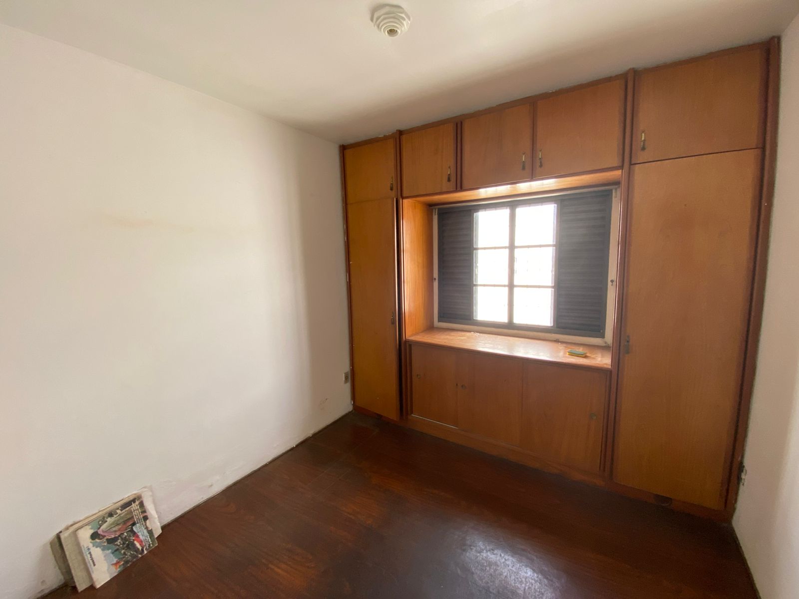 Casa com 3 dorms, suíte, 3 vagas + edícula – Mogi Moderno