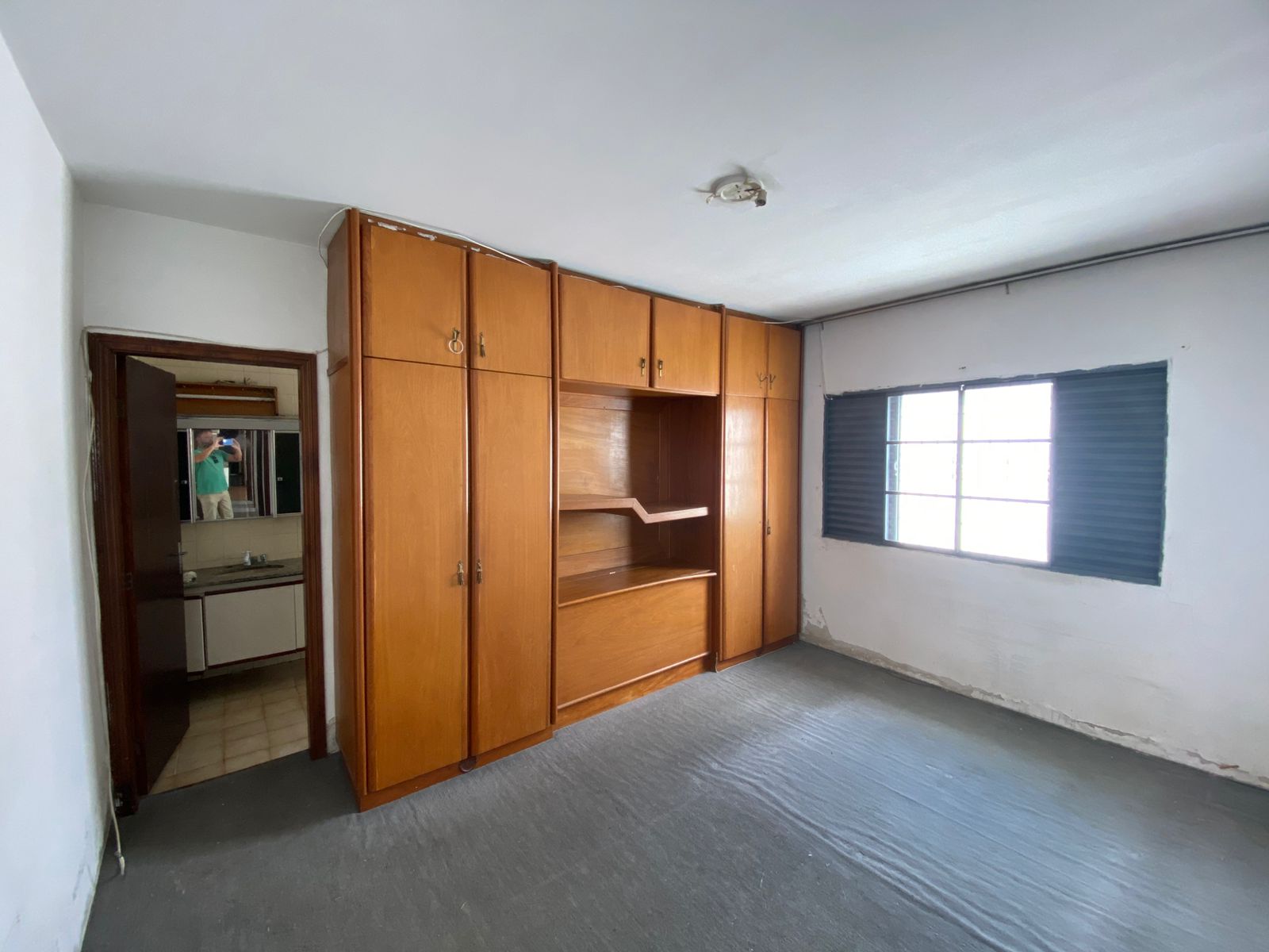 Casa com 3 dorms, suíte, 3 vagas + edícula – Mogi Moderno