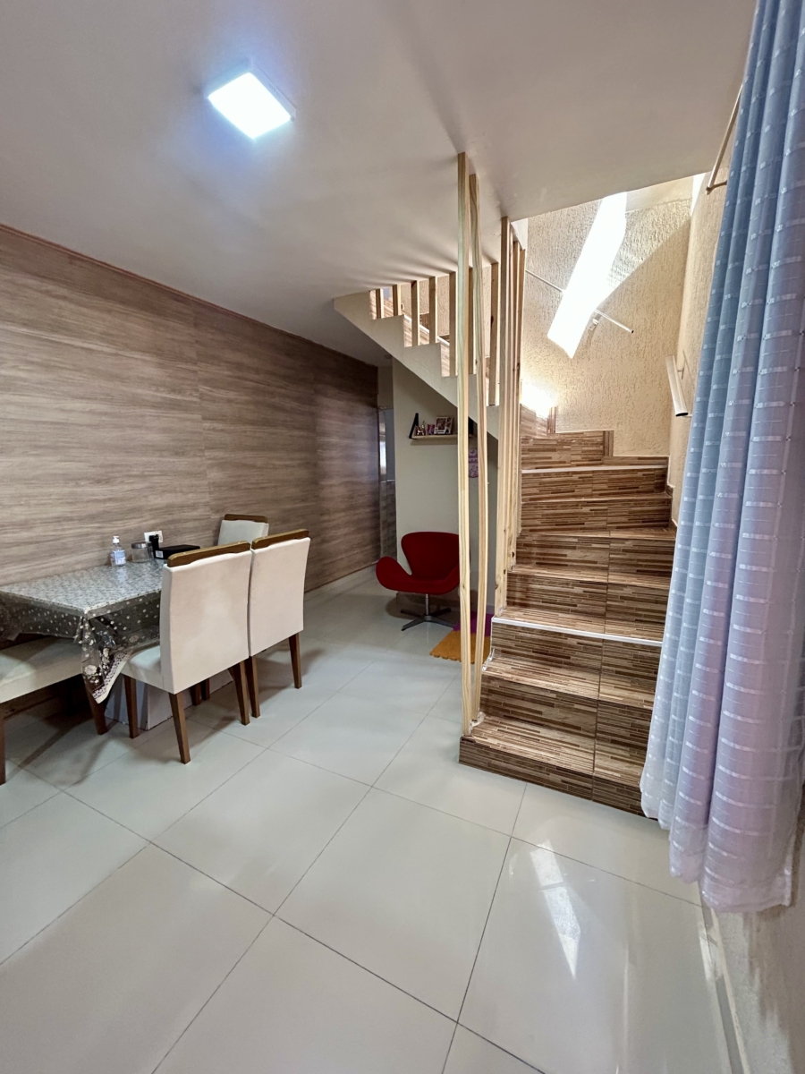 Sobrado com 2 suítes, área gourmet e quintal – Cezar de Souza